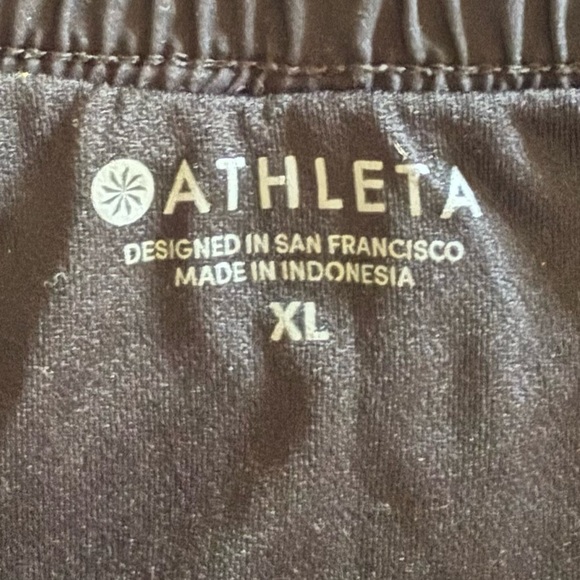 Athleta Mesh Racer Run Shorts 3" XL Black - Picture 5 of 5